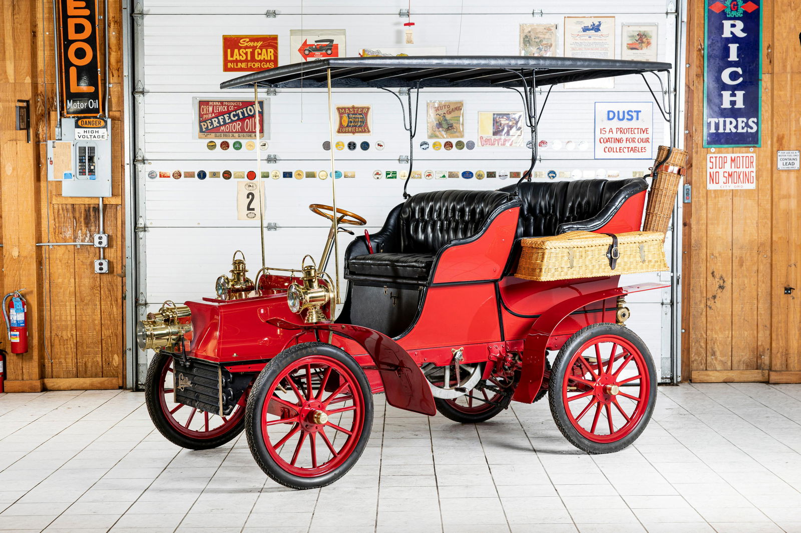 1904 Cadillac Model B Rear Entrance Tonneau Engine no. 2928: 1904 Cadillac Model B Rear Entrance Tonneau Engine no. 2928 98.2 cu ins Horizontal Single-Cylinder Engine Single Carburetor 8bhp 2-Speed Planetary Transmission Solid Front Axle with Transverse Leaf Sp
