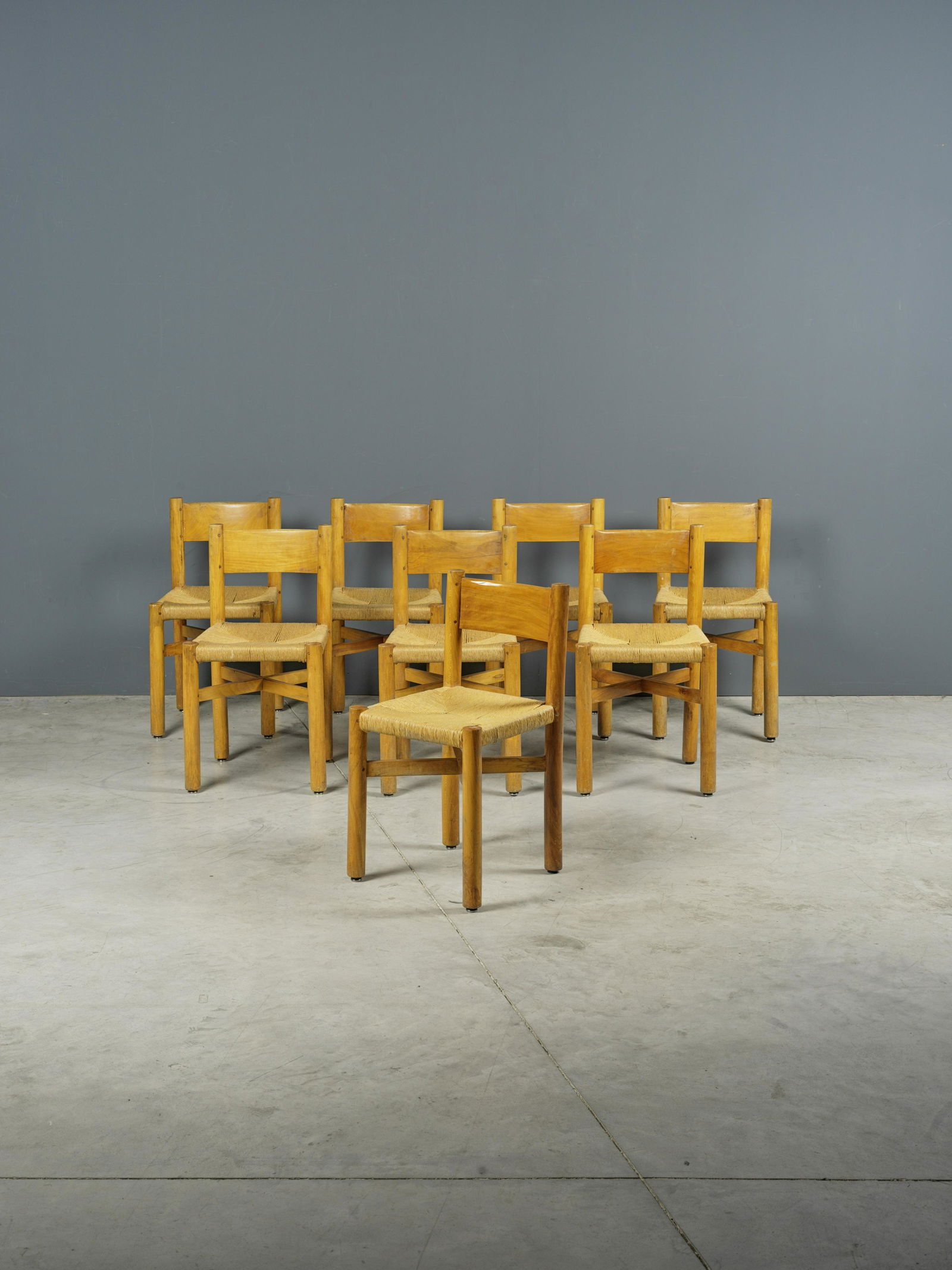 CHARLOTTE PERRIAND (1903-1999) Importante suite de huit chaises 'Meribel'Circa 1960En pin et pai...: CHARLOTTE PERRIAND (1903-1999) Importante suite de huit chaises 'Meribel' Circa 1960 En pin et paille H: 77cm.( in.); L: 41,5cm.( in.); P: 40cm.( in.). Nous y joignons une copie de l'attestation de ve