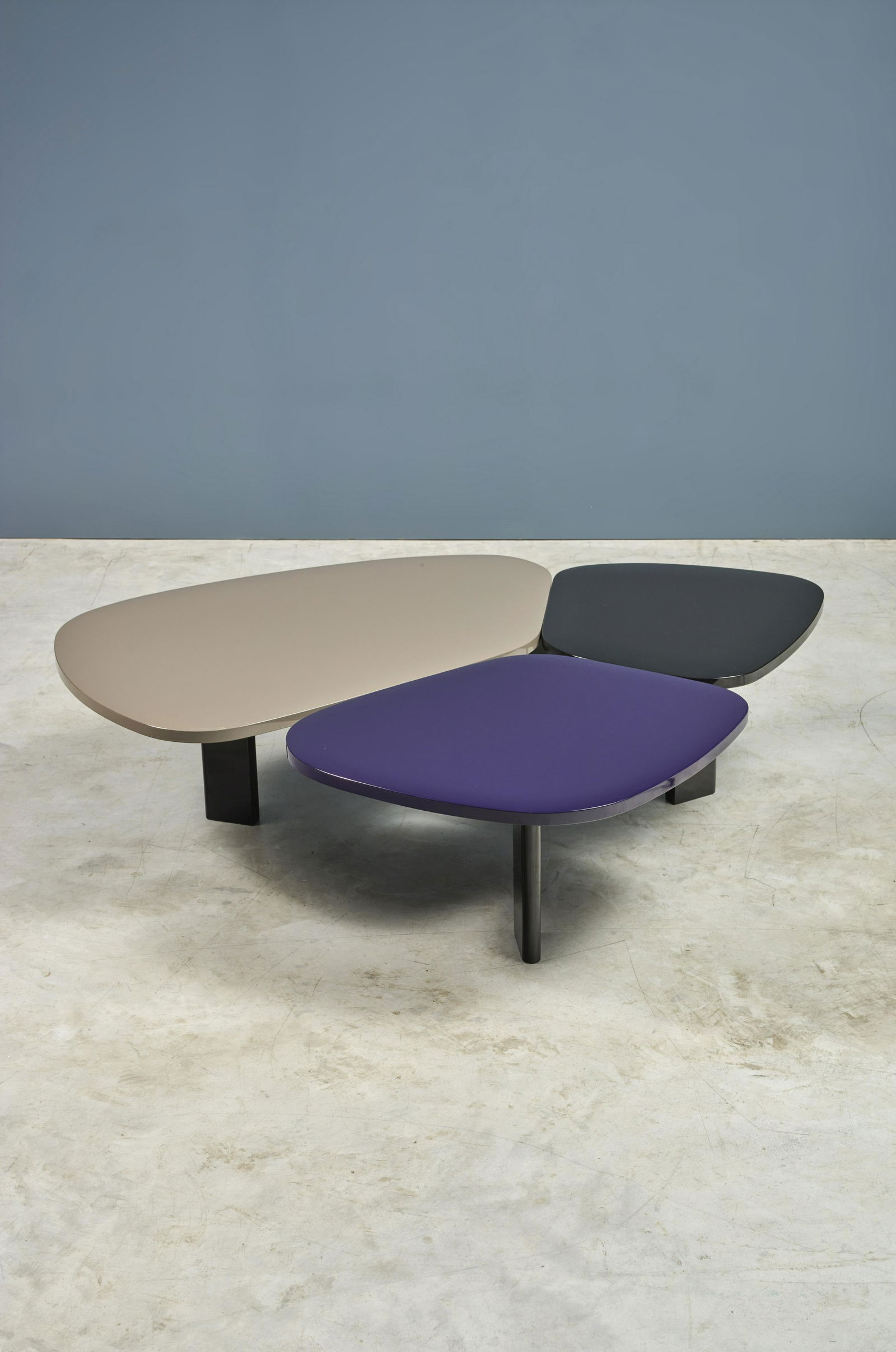 INDIA MAHDAVI (Né en 1962) Table basse 'Flower'Création en 2006Bois laquéH: 35cm....: INDIA MAHDAVI (Né en 1962) Table basse 'Flower' Création en 2006 Bois laqué H: 35cm.( in.); L: 122cm.( in.); P: 109cm.( in.). A 'Flower' coffee table in lacquered wood by India Mahdavi