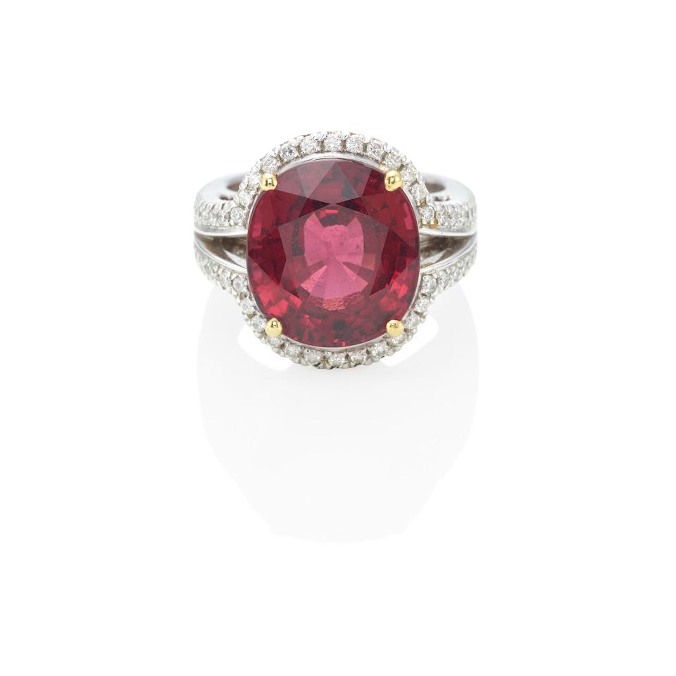 SAROSI: A WHITE GOLD, SPINEL AND DIAMOND RING: SAROSI: A WHITE GOLD, SPINEL AND DIAMOND RINGSpinel weighing approximately 9.20 carats, diamonds weighing approximately 1.00 carat, estimated gross weight 11.9 grams, mounted in 18k white gold, signed