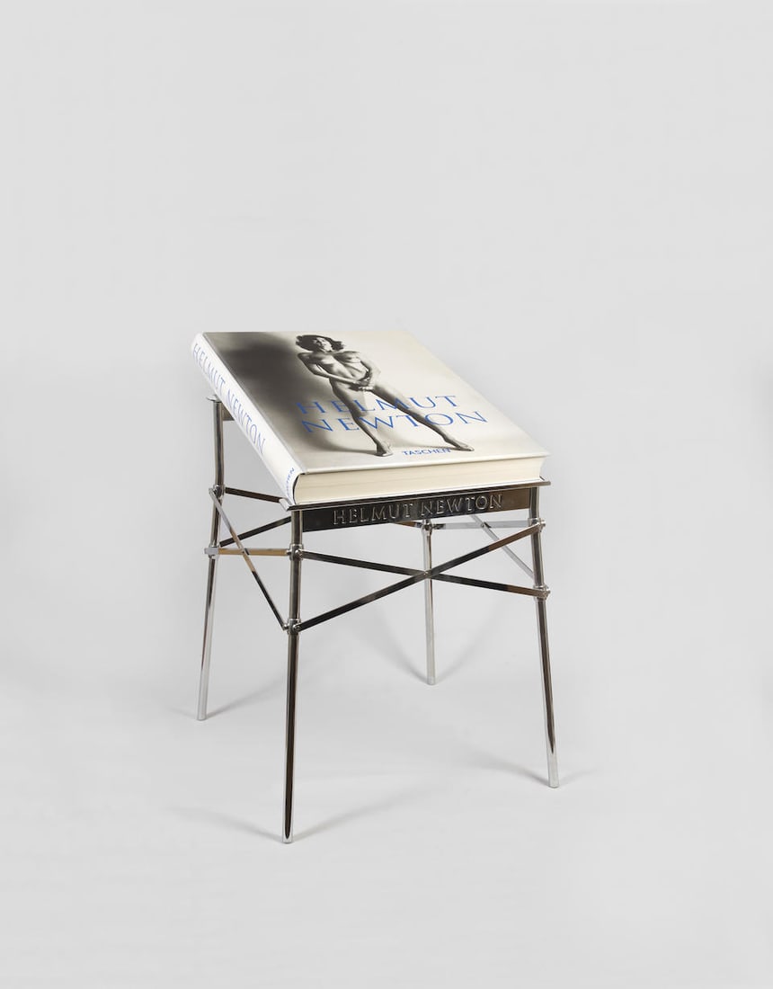 Helmut NEWTON (1920-2004) & Philippe STARCK (Né en 1949) Sumo, Monte Carlo, Taschen, 1999 O...: Helmut NEWTON (1920-2004) & Philippe STARCK (Né en 1949) Sumo, Monte Carlo, Taschen, 1999 Ouvrage présentant plus de quatre cents photographies en couleurs et noir et blanc (pour la plupart