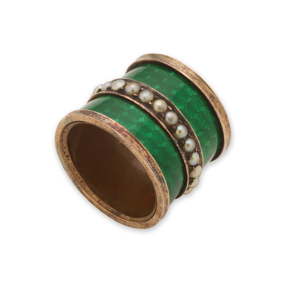 ENAMEL AND CULTURED PEARL SCARF RING, LATE 19TH CENTURY SERRE-FOULARD EMAIL ET PERLES DE CULTURE...: ENAMEL AND CULTURED PEARL SCARF RING, LATE 19TH CENTURY SERRE-FOULARD EMAIL ET PERLES DE CULTURE, FIN DU 19E SIECLE • Metal band • Enamelled green frieze and 24 cultured pearls • Fit