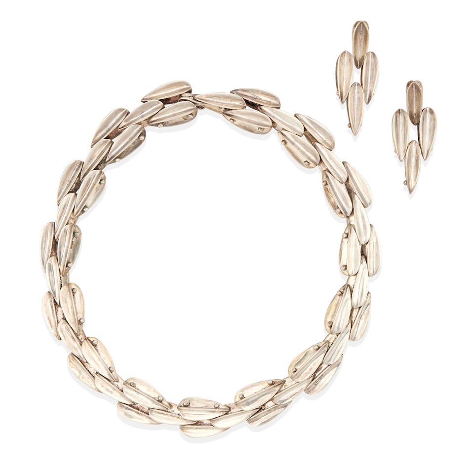ROBERT LEE MORRIS: A PAIR OF SILVER EARRINGS AND NECKLACE: ROBERT LEE MORRIS: A PAIR OF SILVER EARRINGS AND NECKLACE • Silver • With maker's mark • Earrings measure 2 x 3/4 in., necklace length 17 in. • Estimated gross weight: 148.9 gr