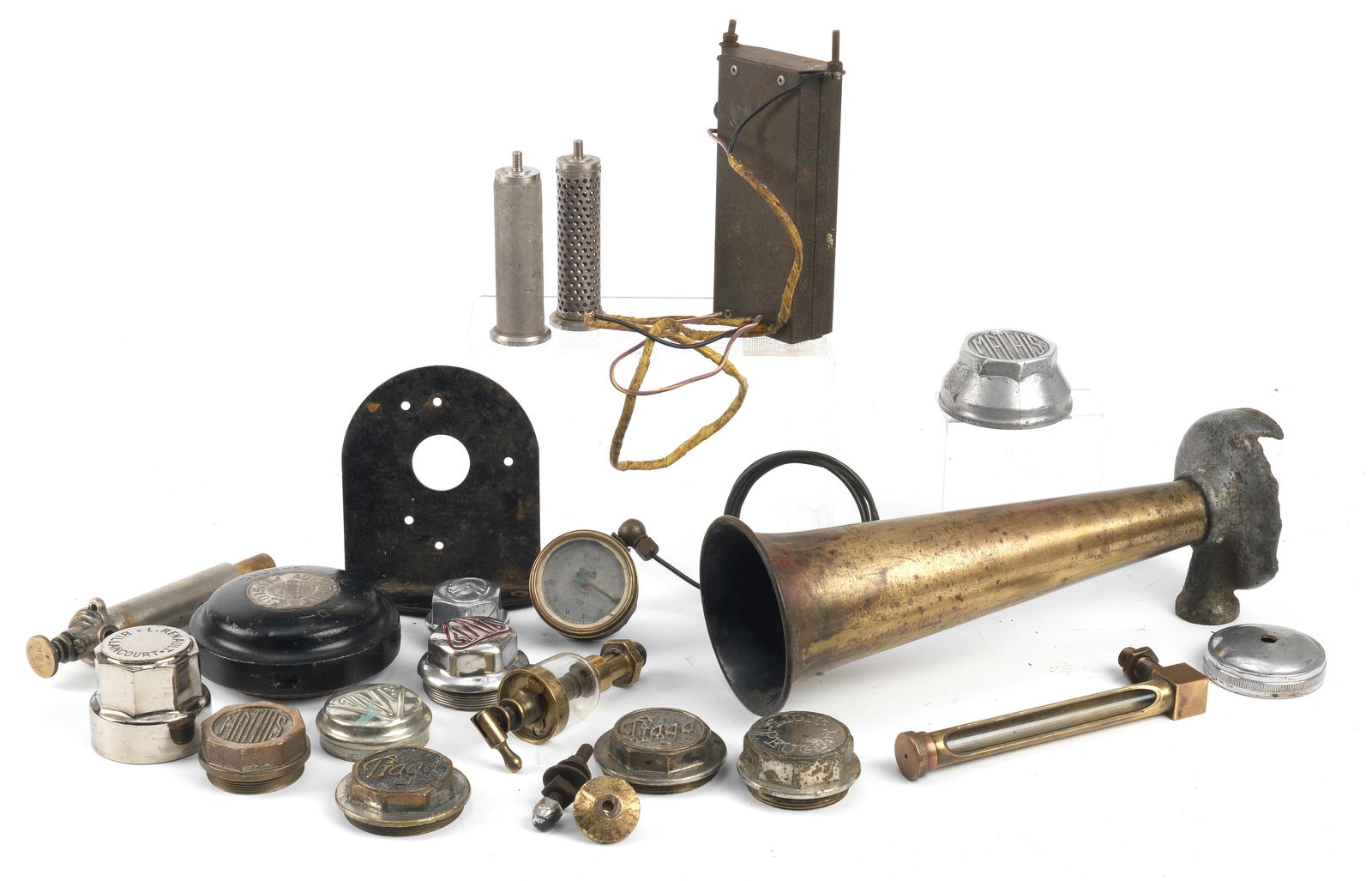 Assorted hubcaps and other spares,  ((Qty)) (1 of 1)