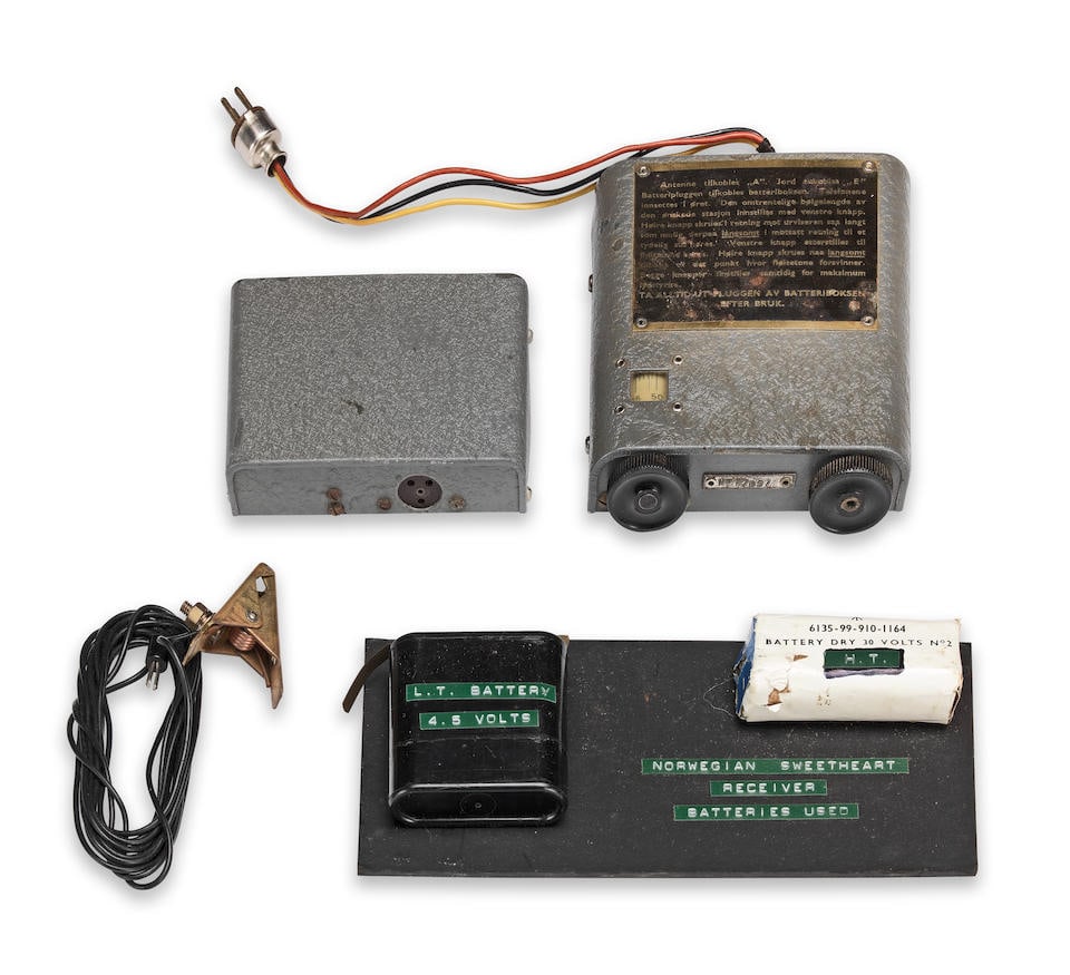 A Type 31/1 'Sweetheart' Clandestine Radio Receiver, English, circa 1944, (1 of 2)