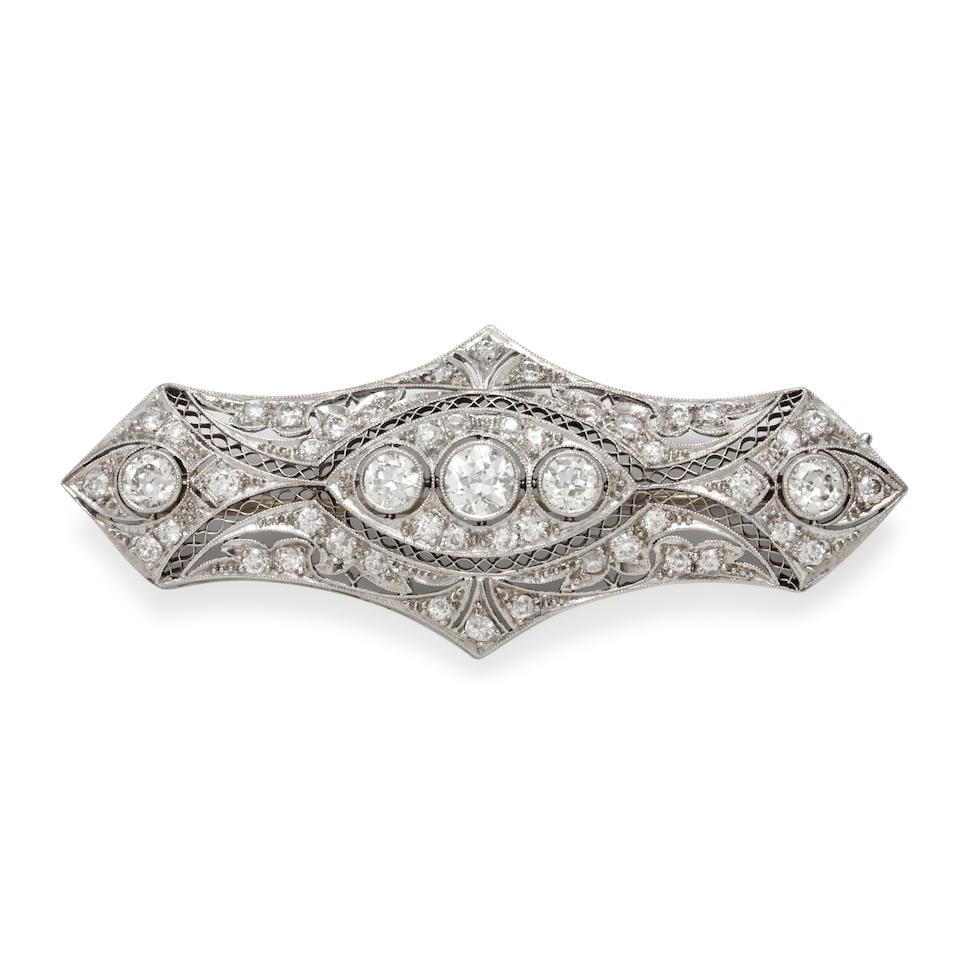 AN ART DECO PLATINUM AND DIAMOND BROOCH (1 of 2)