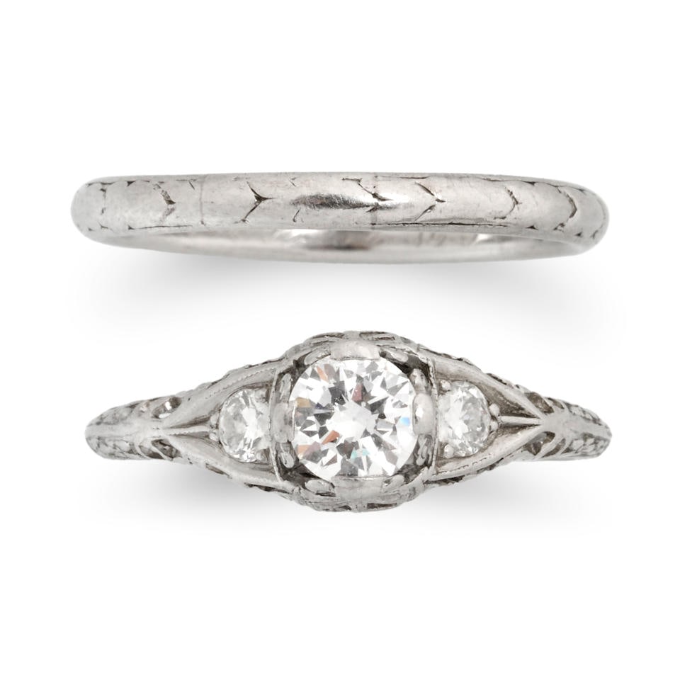 AN ART DECO PLATINUM AND DIAMOND RING (1 of 2)