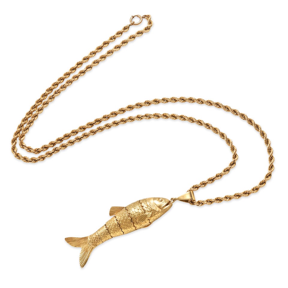 A LARGE 18K GOLD FISH PENDANT NECKLACE (1 of 2)