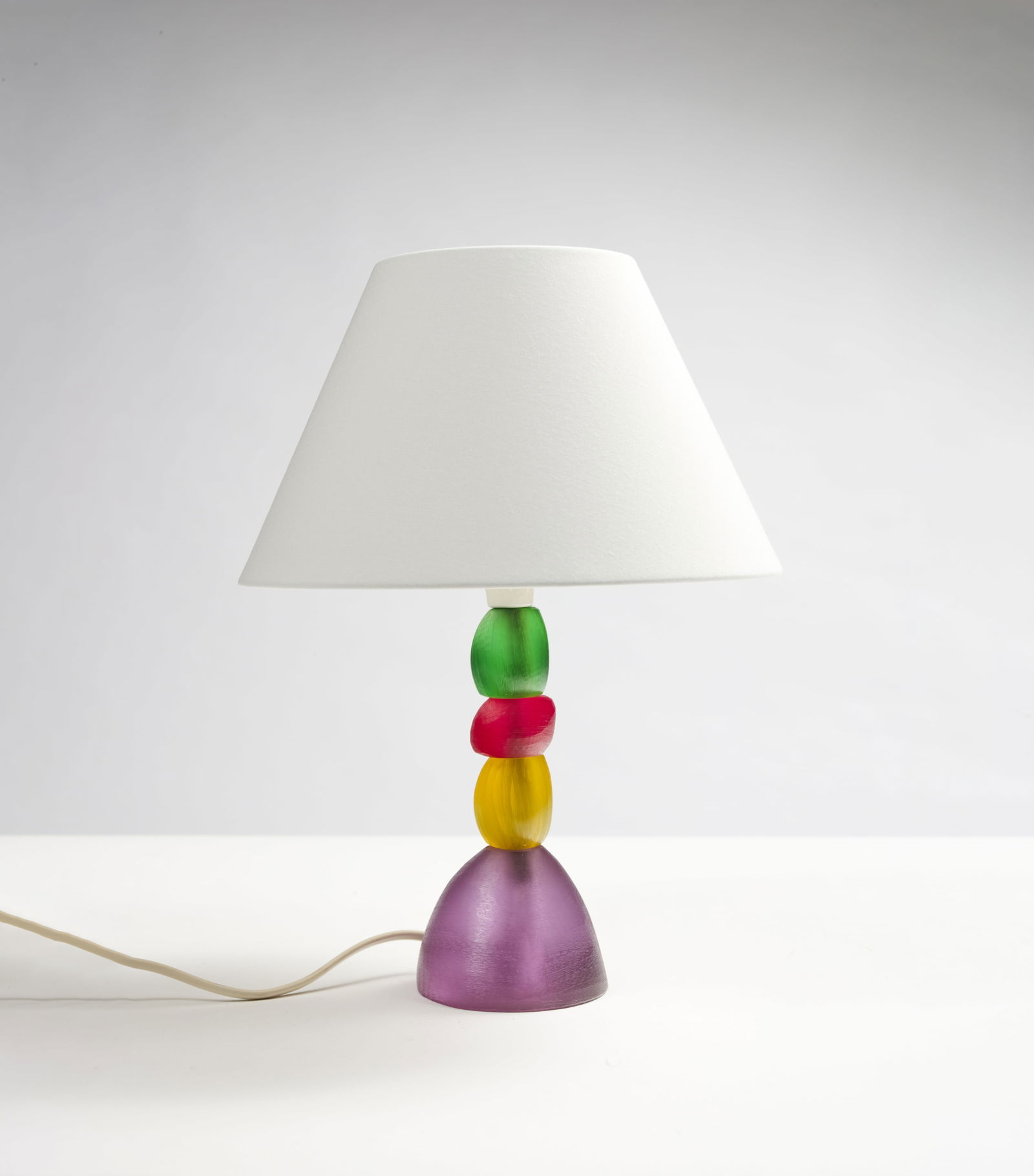 MIGEON & MIGEON Pied de lampe « Theodora »Circa 1980SignéRésineAvec abat-jou... (1 of 1)