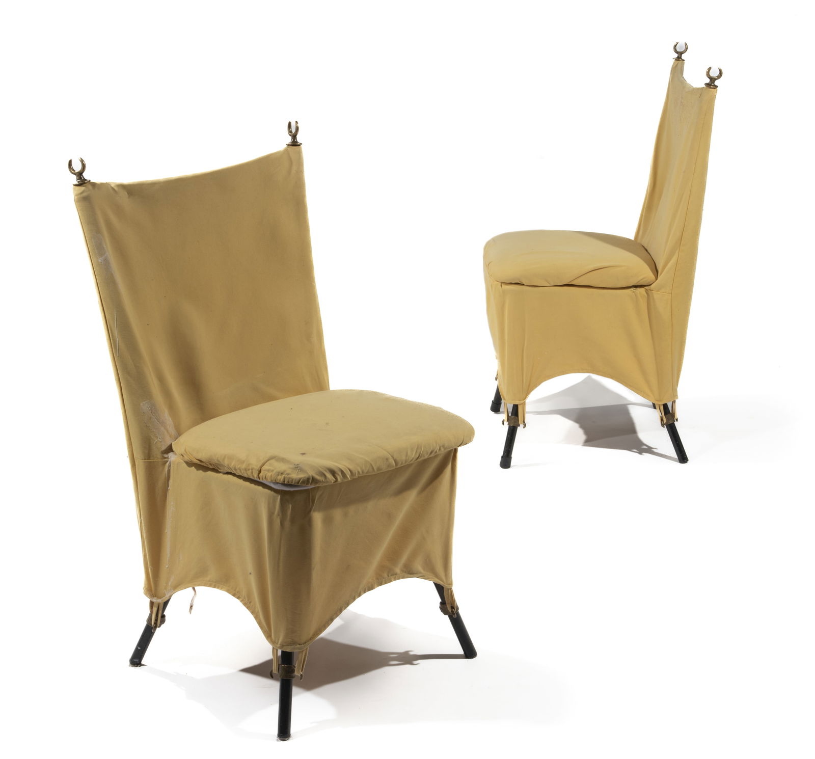 ELISABETH GAROUSTE (Née en 1846) & MATTIA BONETTI (Né en 1952) Paire de chaises «...: ELISABETH GAROUSTE (Née en 1846) & MATTIA BONETTI (Né en 1952) Paire de chaises « Jour et Nuit » Création en 1993 Edition Galerie Avant-Scène Bronze et métal laqu