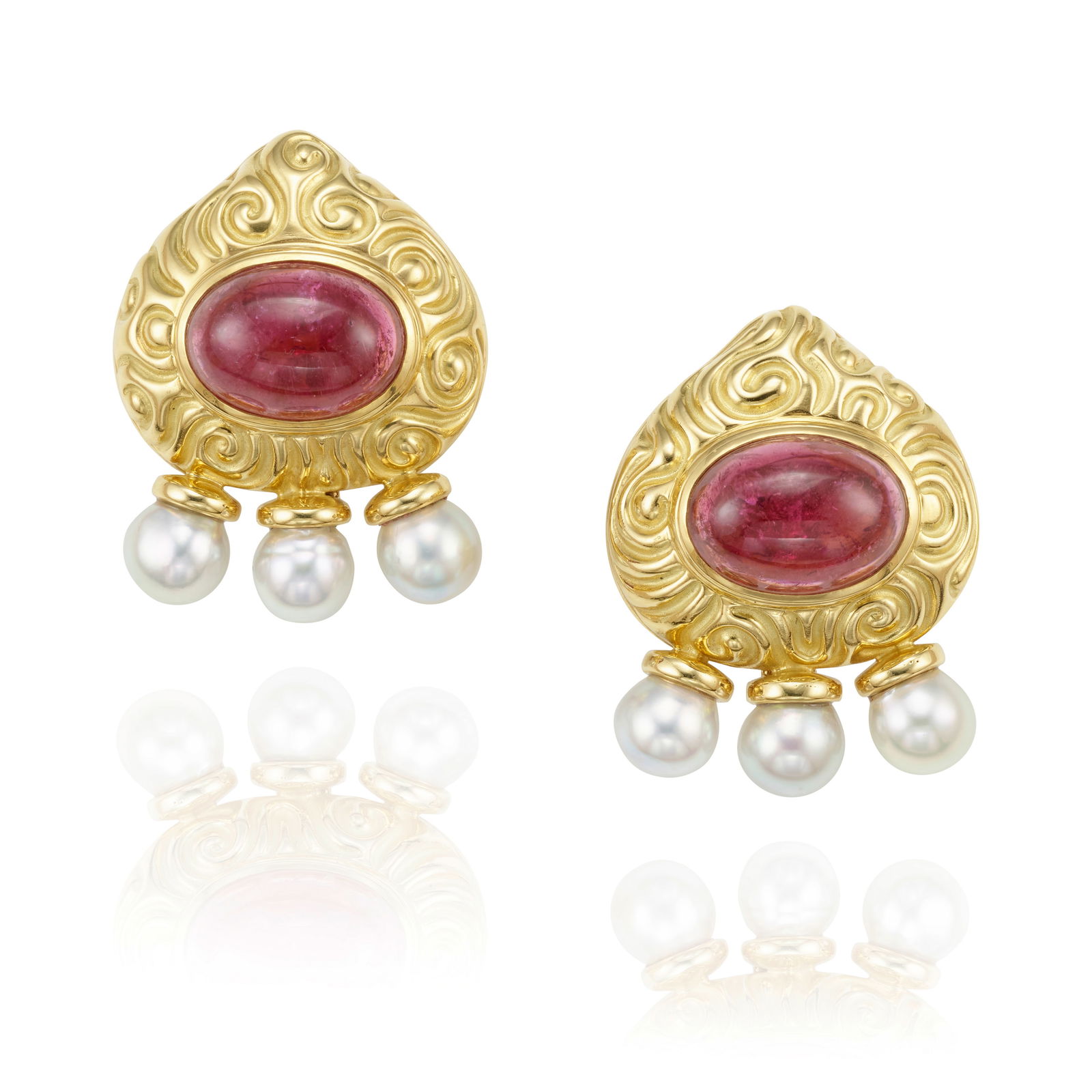 ELIZABETH GAGE: A PAIR OF 18K GOLD, RUBELLITE TOURMALINE AND CULTURED PEARL EARCLIPS (1 of 2)