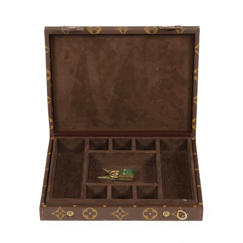 Louis VUITTON. Boite a bijoux en toile Monogram (1 of 2)