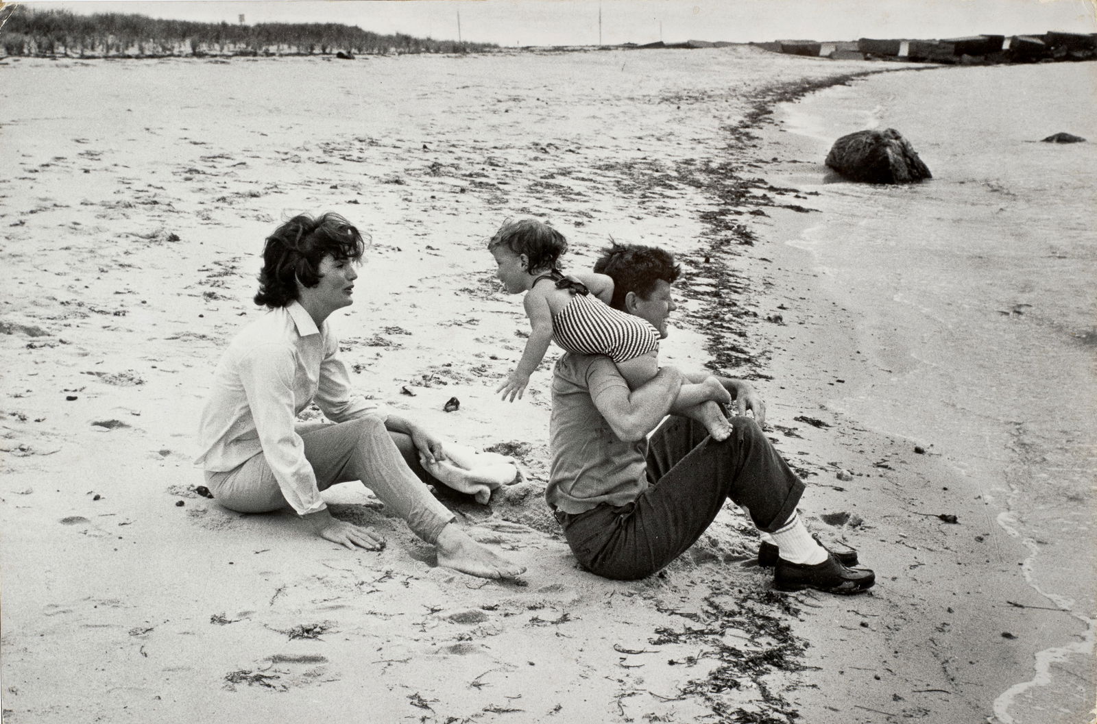 Mark Shaw (1922-1969); John F. Kennedy with Jackie and Caroline, Hyannis Port, Massachusetts; (1 of 1)