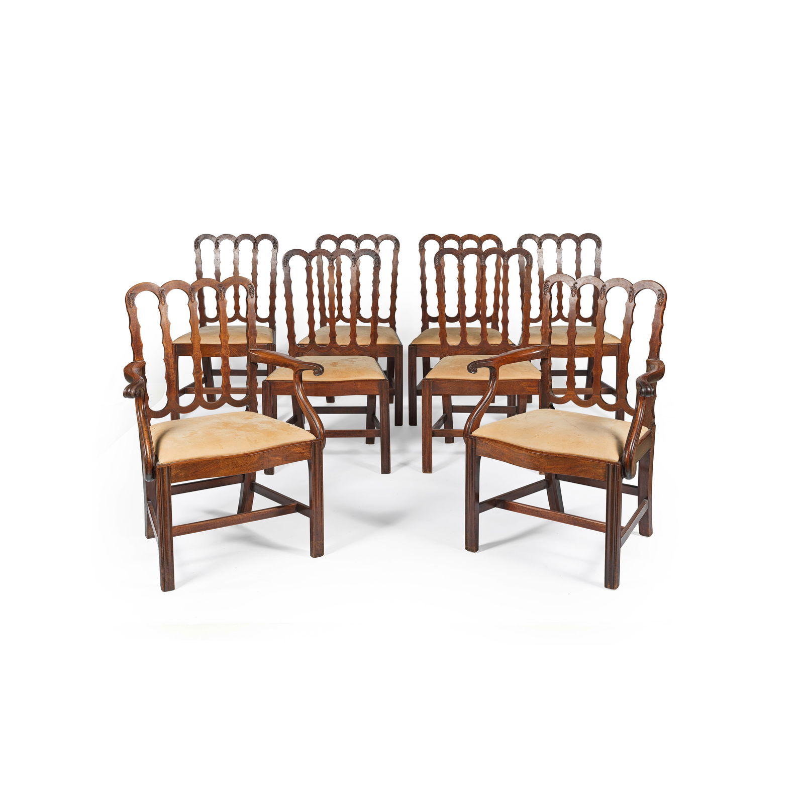 Suite de six chaises et une paire de fauteuils en acajou de style Chippendale. Angleterre, fin X...: Suite de six chaises et une paire de fauteuils en acajou de style Chippendale. Angleterre, fin XIXe - début XXe siècle A dossier ajouré à quatre arcatures, les accotoirs à enr