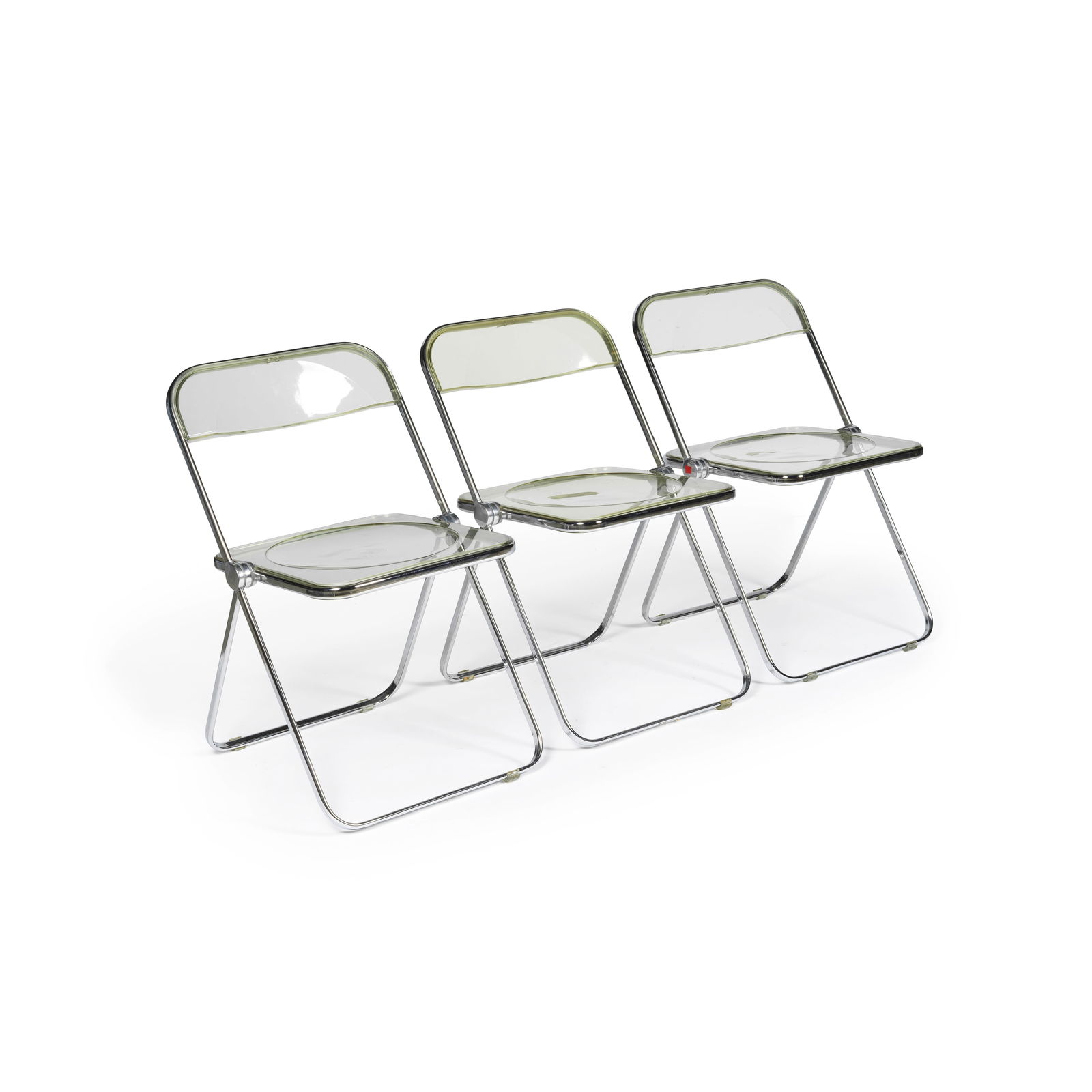 Giancarlo PIRETTI (1940). Suite de trois chaises Plia Modèle créé en 1969En m...: Giancarlo PIRETTI (1940). Suite de trois chaises Plia Modèle créé en 1969 En métal chromé et plexiglas. Edition Castelli H. 75 cm A set of three Plia chairs by Giancarlo Piret