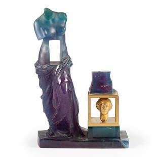 Salvador Dali et Daum Le désir hyperrationnel 1984Sculpture en pâte de verre bleu et b...: Salvador Dali et DaumLe désir hyperrationnel 1984Sculpture en pâte de verre bleu et bronze doréPorte la marque de l'éditeur Daum et la signature de l'artiste en relief Edition