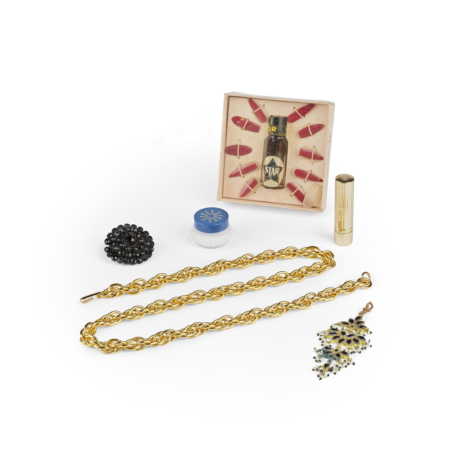 Various Artists Maquillage et bijoux de Pierre Molinier: Various Artists Maquillage et bijoux de Pierre Molinier - Rouge à lèvres, Lancôme, Cassis 508. - Boite de faux ongles Star - Ombre à paupière Orlane, Violine Graphe - Boucle