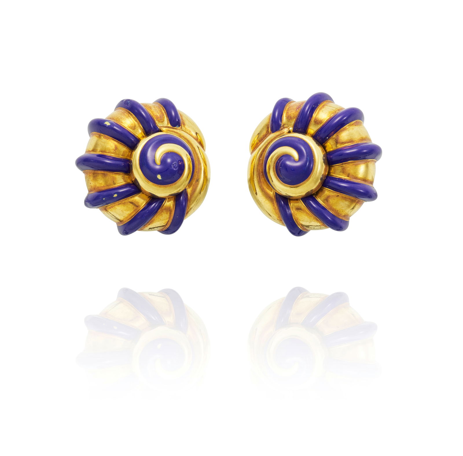 FRED LEIGHTON: A PAIR OF 18K GOLD AND ENAMEL EARCLIPS (1 of 2)