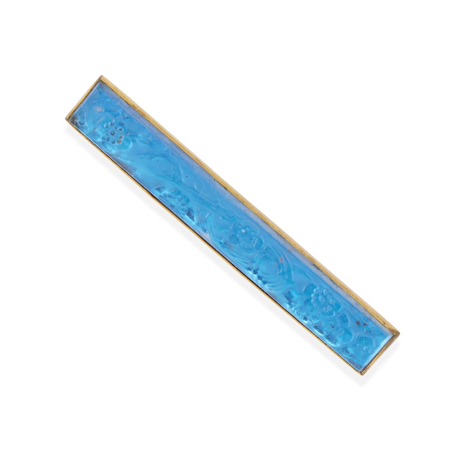 LALIQUE: A GLASS AND METAL BROOCH, CIRCA 1912 (1 of 2)