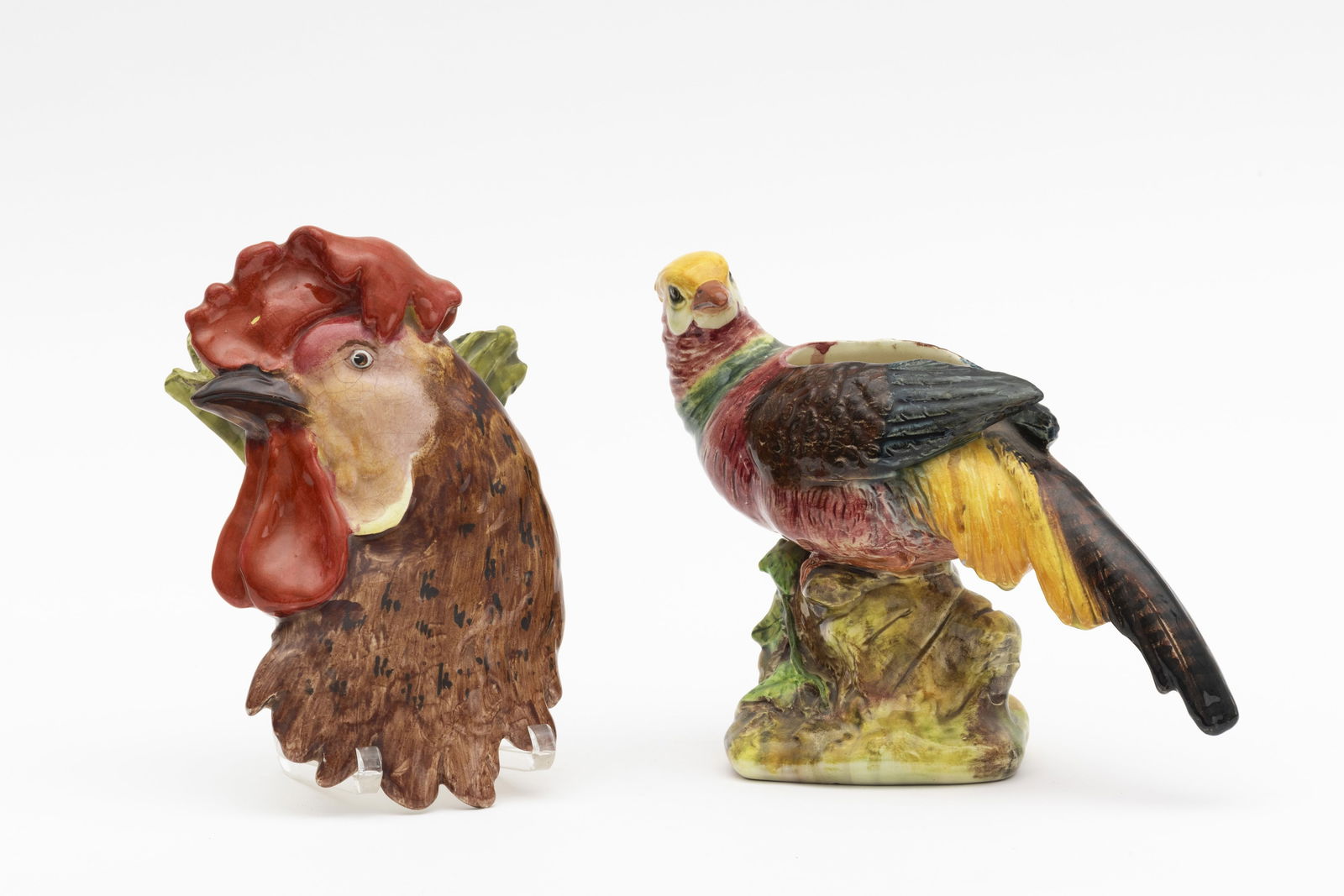 JEROME MASSIER (1850-1926) Ensemble comprenant une bouquetière coq et un vase perdrix en fa...: JEROME MASSIER (1850-1926) Ensemble comprenant une bouquetière coq et un vase perdrix en faïence émaillée. Vallauris Signé et situé pour le vase perdrix. La bouquetiè