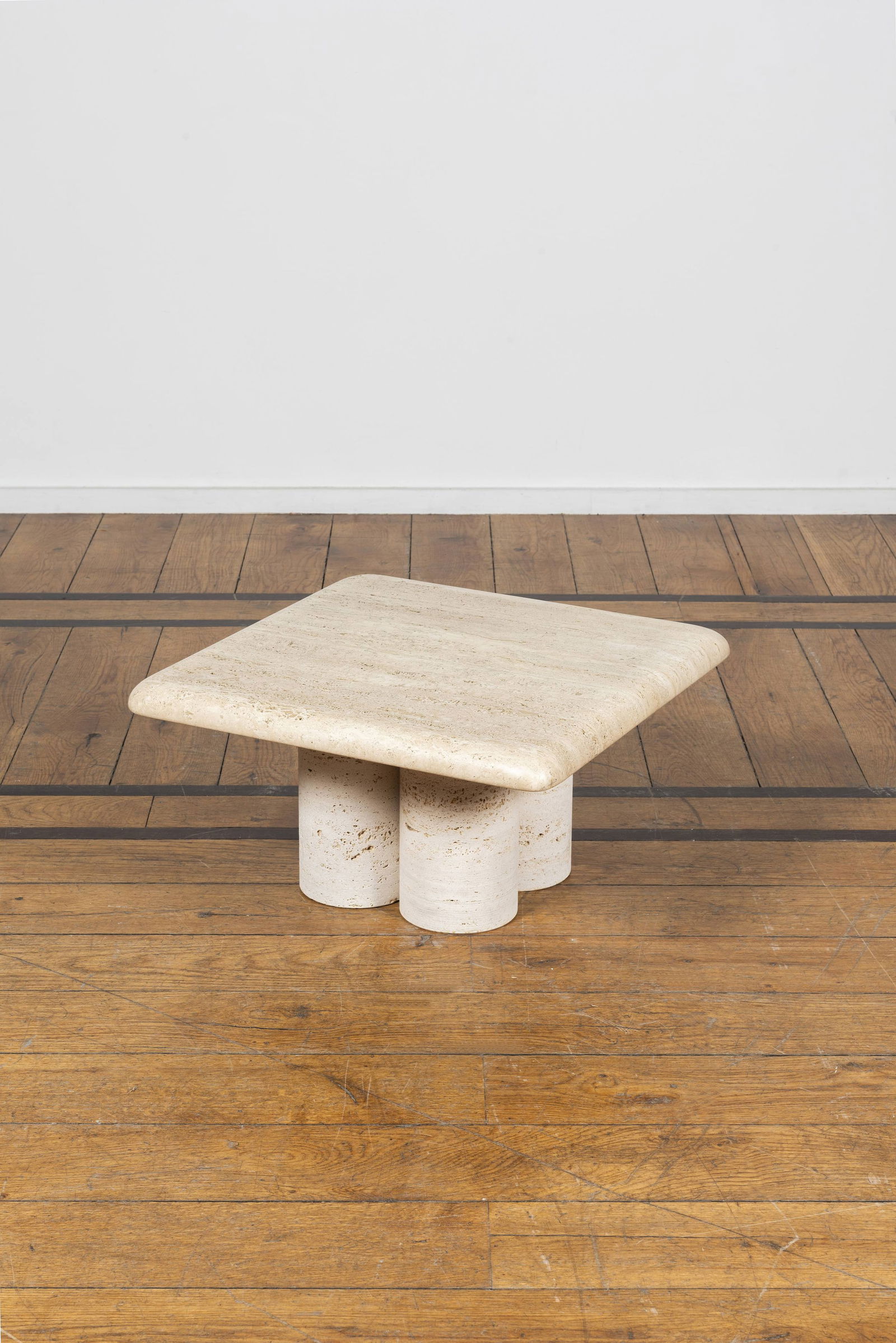 MARIO BELLINI (né en 1935). Table basse en travertin, circa 1970 (1 of 1)