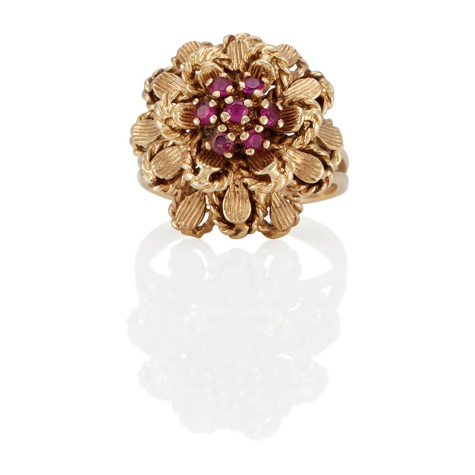 A 14K GOLD AND RUBY RING (1 of 3)
