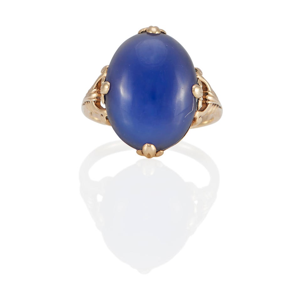 A 10K GOLD AND BLUE CHALCEDONY RING (1 of 3)