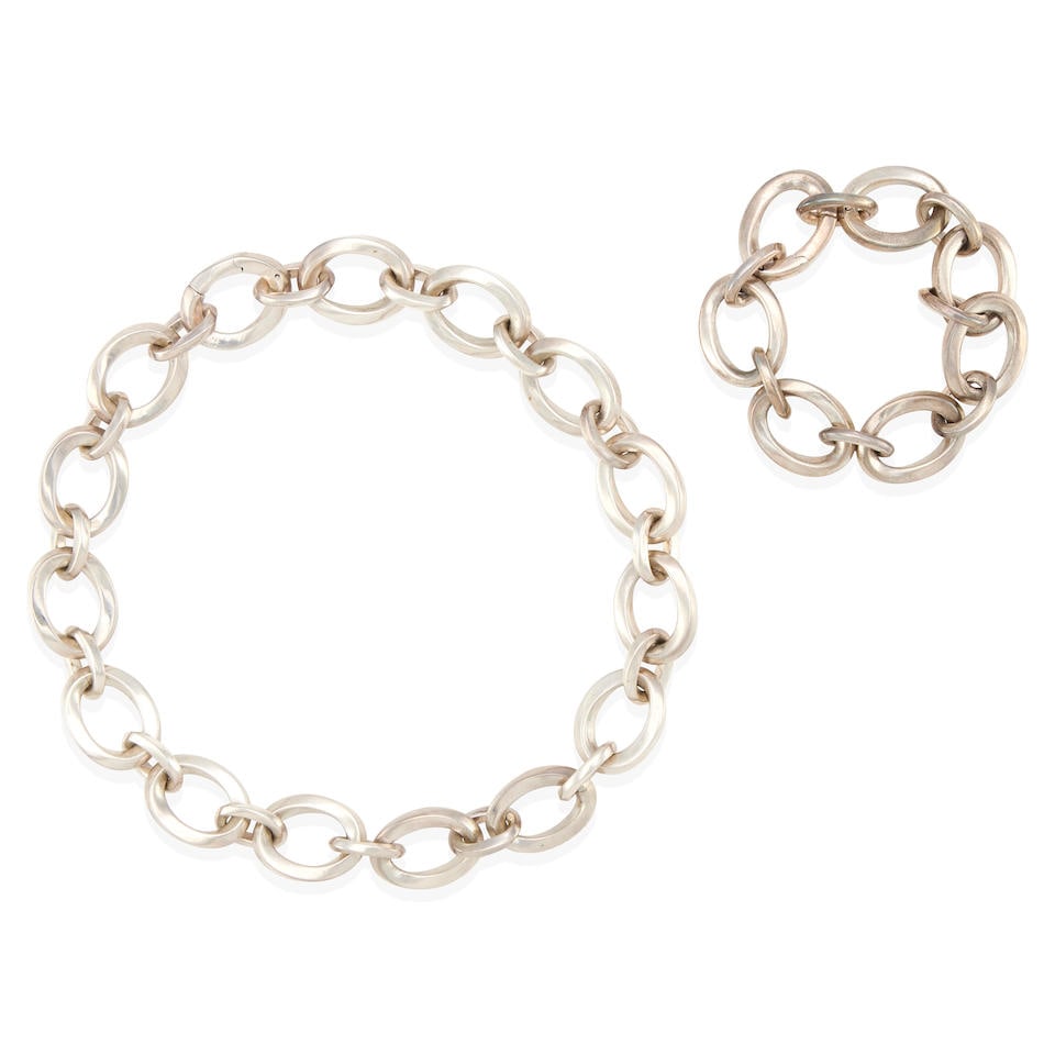 TIFFANY & CO.: A SILVER NECKLACE AND BRACELET SET (1 of 1)