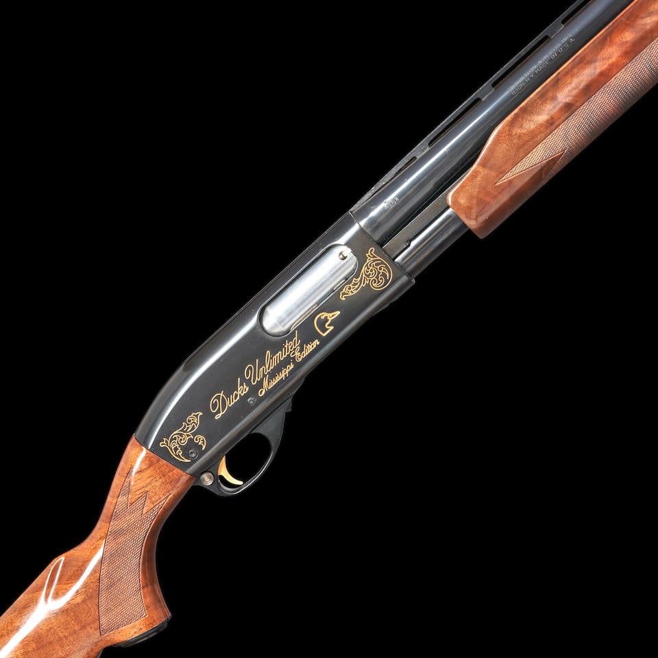 Remington Model 870 Magnum Ducks Unlimited Edition 12 Gauge Shotgun Modern firearm: Remington Model 870 Magnum Ducks Unlimited Edition 12 Gauge Shotgun 1983. Serial number DU82 2592, deep blued steel barrel with 3 in. chamber, blued steel receiver with gold toned foliate decoration a