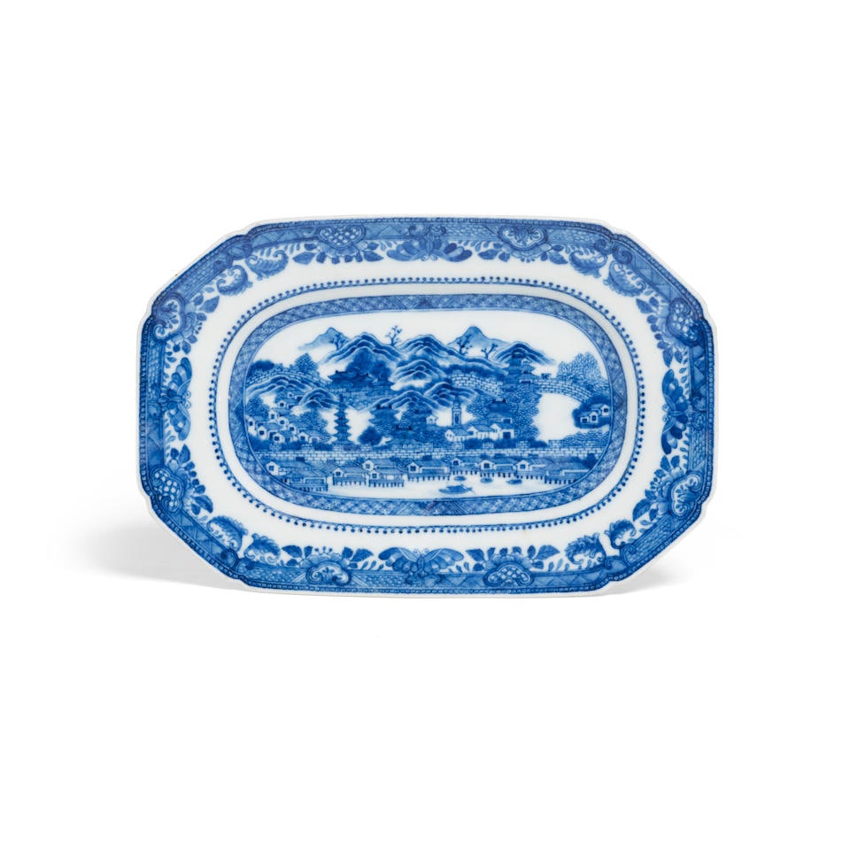 A BLUE AND WHITE OCTAGONAL 'CANTON' TUREEN STAND Late 18th Century (1 of 1)