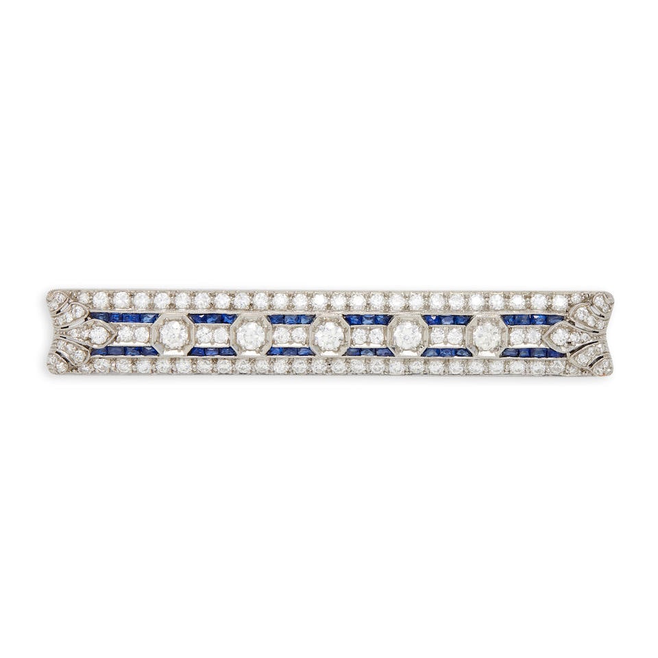 AN ART DECO PLATINUM AND DIAMOND BAR PIN (1 of 2)