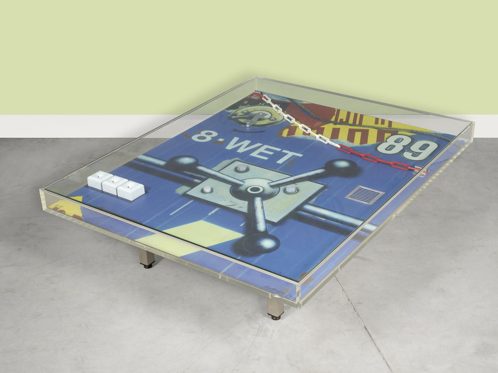 PETER KLASEN (1935-) Table basse 2013 Signée, datée, numérotée 5/8Sérig...: PETER KLASEN (1935-) Table basse 2013 Signée, datée, numérotée 5/8 Sérigraphie sur plateau Dibond, verre acrylique, verre et métal H: 35cm. (13 3/4in.); L: 125cm.(49 3/16