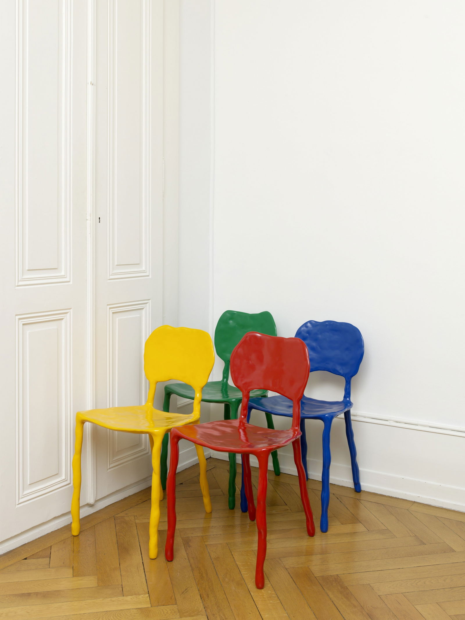 MAARTEN BAAS (1978-) Ensemble de quatre chaises de la série 'Clay'2017Signé, daté...: MAARTEN BAAS (1978-) Ensemble de quatre chaises de la série 'Clay' 2017 Signé, daté Argile industrielle et métal laqué H: 76,5-79cm. (29 15/16-31 1/8in.); L: 40,5-41cm. (15 3/