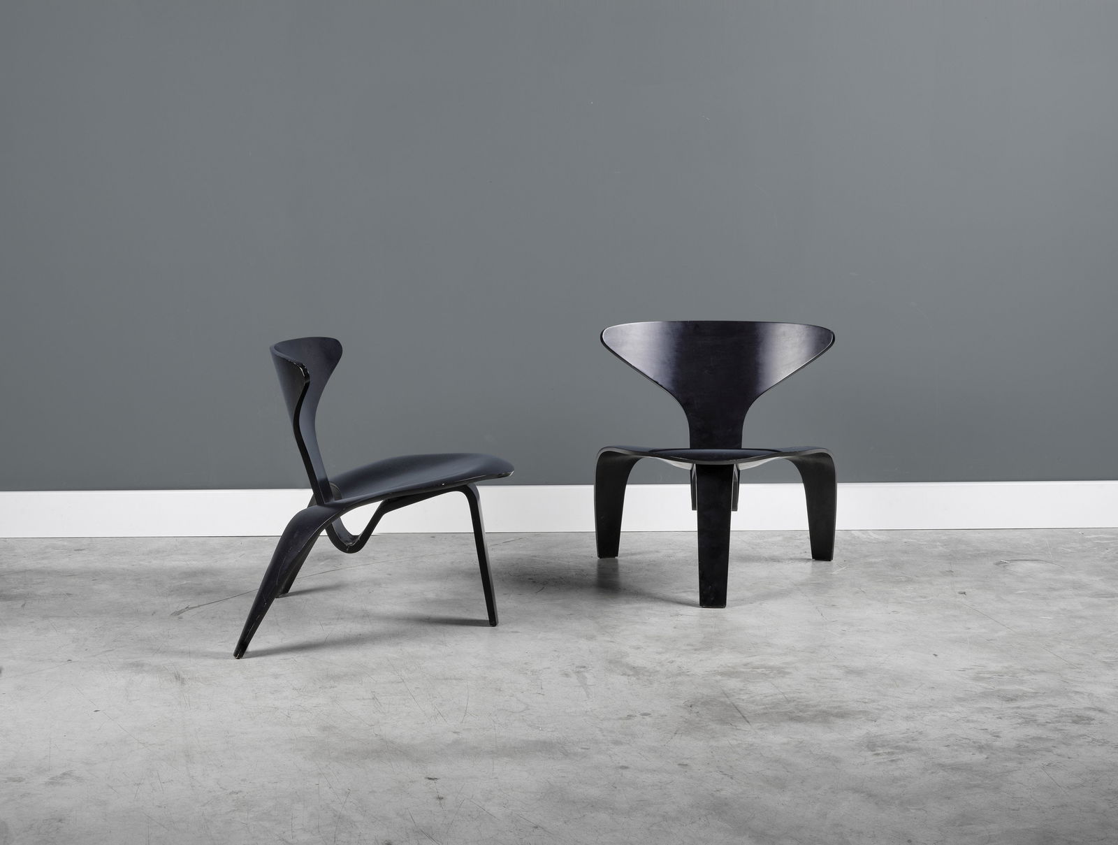 POUL KJAERHOLM (1929-1980) Paire de chaises mod. 'PK 0'Création en 1952, exemplaires de 199...: POUL KJAERHOLM (1929-1980) Paire de chaises mod. 'PK 0' Création en 1952, exemplaires de 1997 Première édition Fritz Hansen limitée Estampille de l'éditeur, une numérot&#