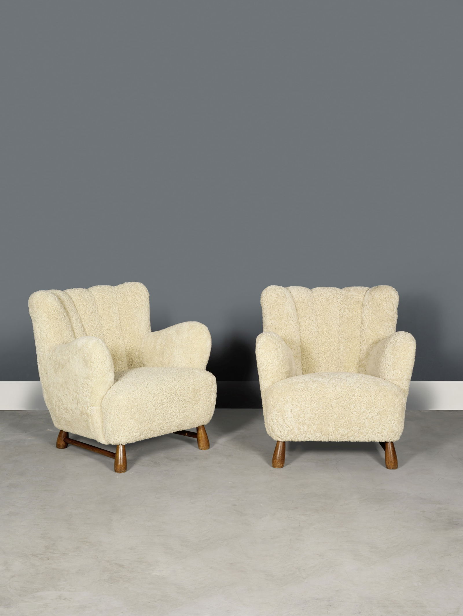 TRAVAIL SCANDINAVE Paire de fauteuils1940-1950Bois et laineH: 78cm. (30 11/16in.); L: 74cm.(29 1... (1 of 1)