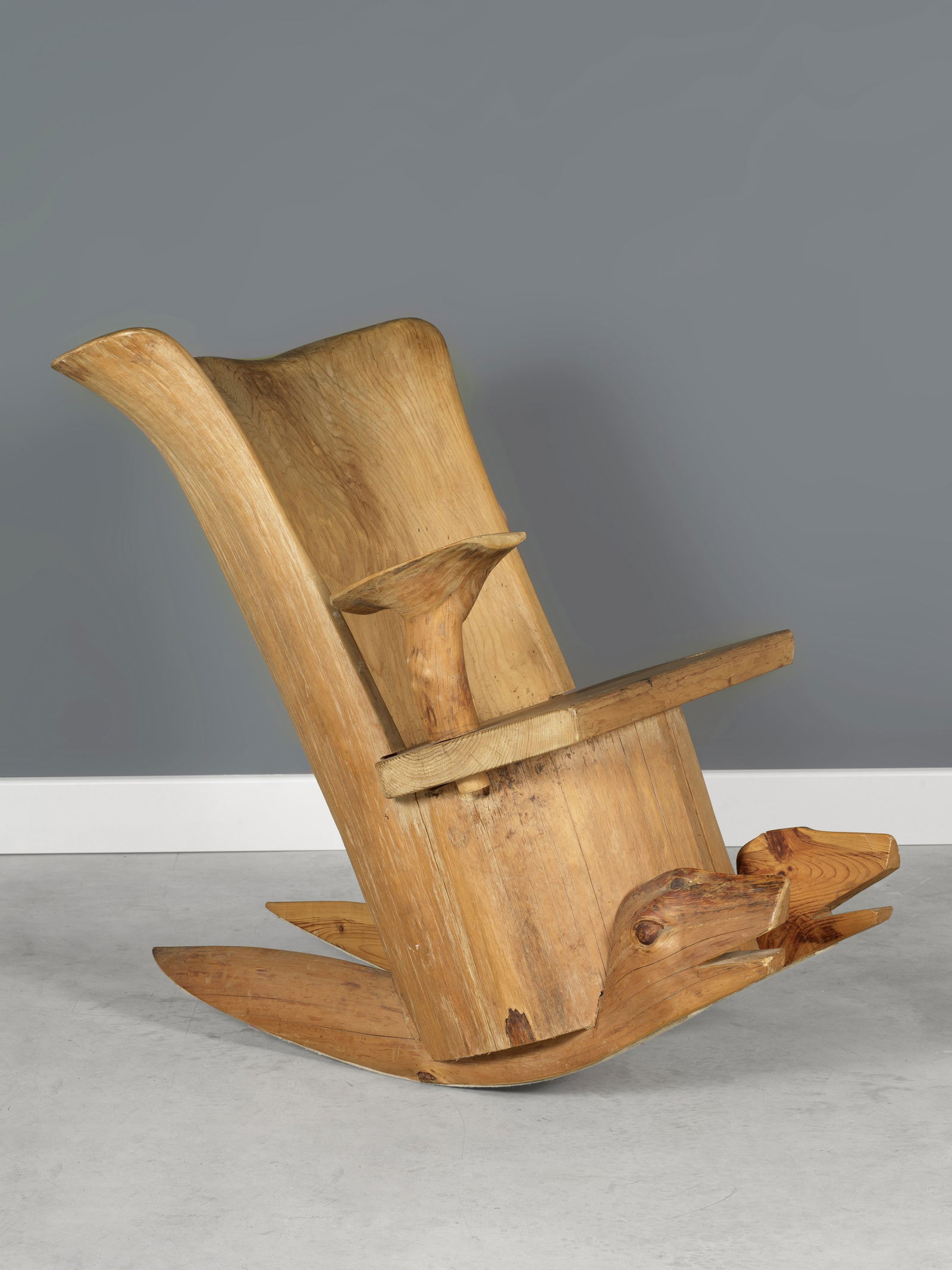 MATTI MARTIKKA (1916-1992) Chaise à basculeCirca 1980Pin massif sculptéH: 102cm.(40 3/... (1 of 1)