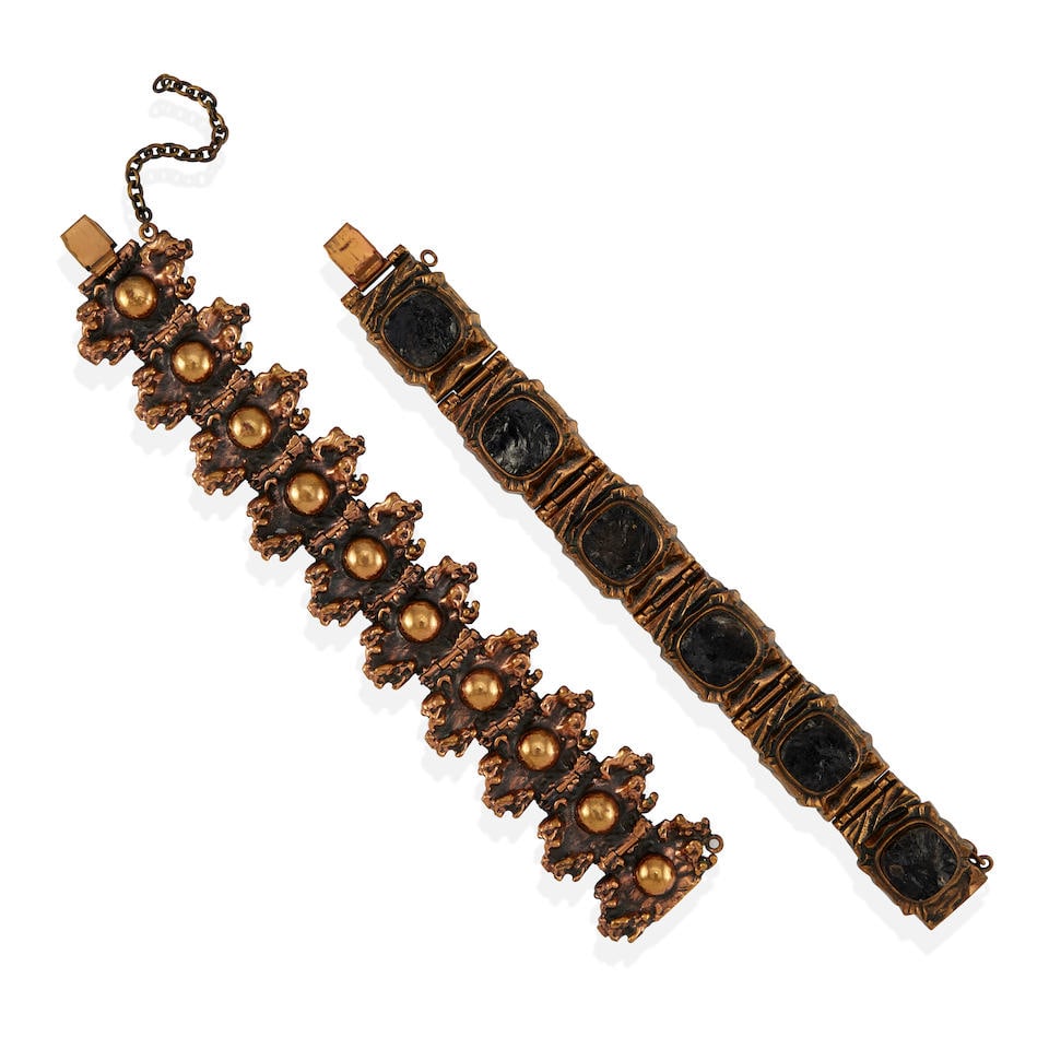PENTII SARPANEVA: TWO BRONZE AND OBSIDIAN LINK BRACELETS: PENTII SARPANEVA: TWO BRONZE AND OBSIDIAN LINK BRACELETS • Bronze • Cushion raw obsidian • Each signed P. Sarpaneva, one marked Finland • lengths 7 1/4 in. • Estimated gr