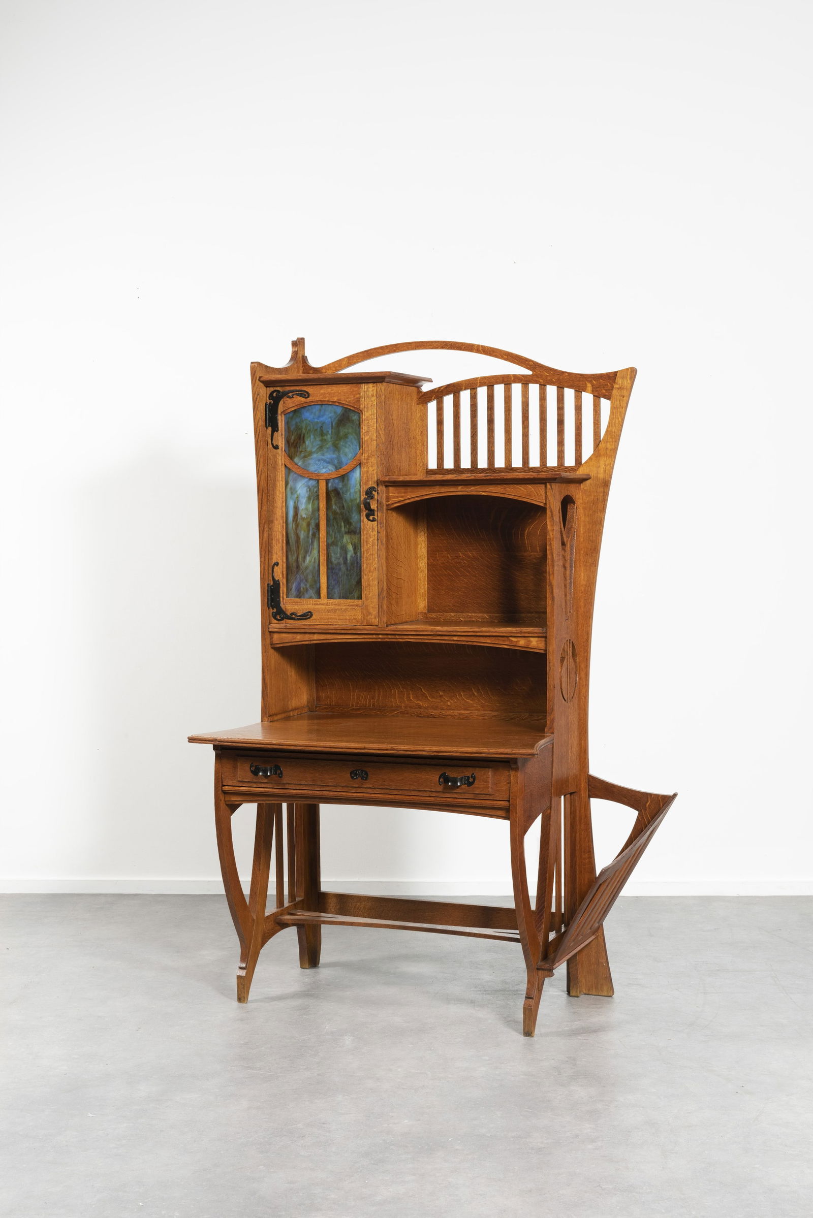 GUSTAVE SERRURIER-BOVY (1858-1910) Bureau - Bonheur du jour, 1898 Chêne, pentures et prises... (1 of 1)