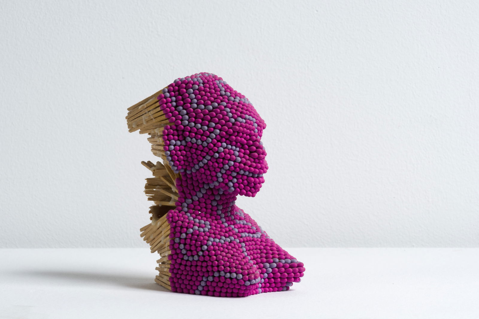 DAVID MACH (born 1956) Matchead: DAVID MACH (born 1956) Matchead Sculpture en allumettes collées à la glue Sculptuur van gelijmde luciferstokjes Sculpture matchsticks and glue 14 x 6,5 x 11 cm Footnotes: