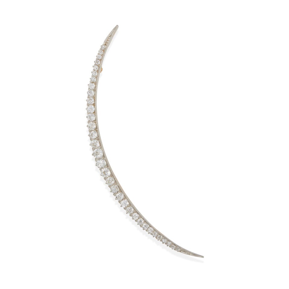 A PLATINUM TOPPED-GOLD AND DIAMOND PENDANT BROOCH (1 of 2)