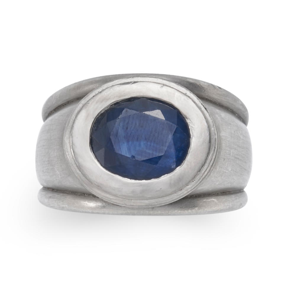 A PLATINUM AND SAPPHIRE RING (1 of 2)