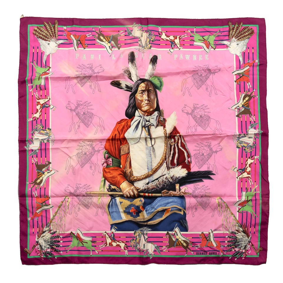HERMES Paris, édité en 1984, réédité en 2000/2007/2008/2018 et 2020. Ca...: HERMES Paris, édité en 1984, réédité en 2000/2007/2008/2018 et 2020. Carré 'Pani La Shar Pawnee' ou 'L'Indien'. Dessinateur : Oliver Kermit. En twill de soie imprimé
