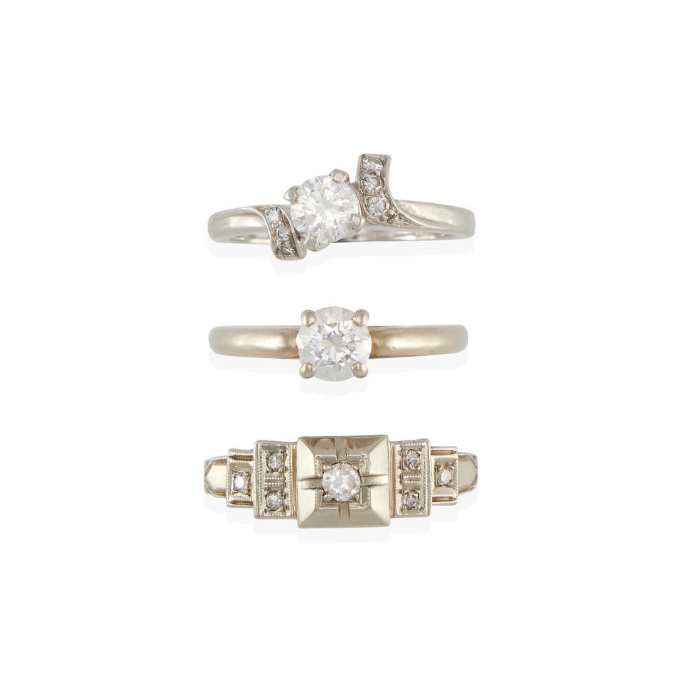 A GROUP OF GOLD, PLATINUM AND DIAMOND RINGS (1 of 2)