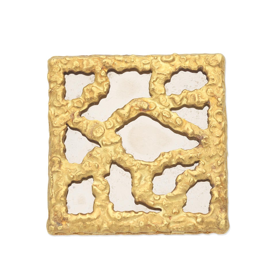 GRIMA: BELT BUCKLE: GRIMA: BELT BUCKLE Signed Grima Length 5.6cm Total weight approx. 53.5g Footnotes: OVERALL CONDITION Light surface-wear to the unhallmarked metal (yellow metal testing as 17-18ct gold). Reverse signed
