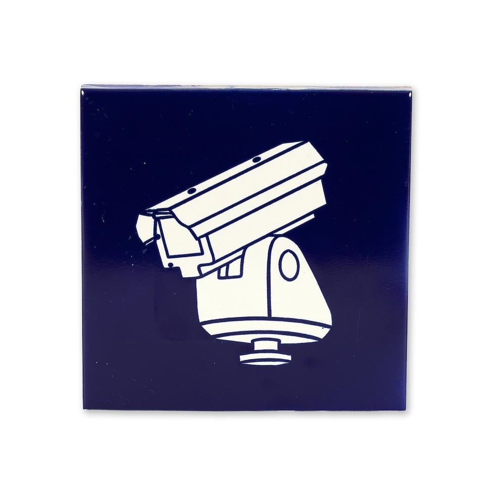 AI WEIWEI (NE EN 1957) Odyssey Tile, 2021 Carreau en céramiqueNuméroté 68/275 au ...: AI WEIWEI (NE EN 1957) Odyssey Tile, 2021 Carreau en céramique Numéroté 68/275 au dos 14 x 14 cm Ceramic tile, numbered 68/275 on the reverse Footnotes: Un certificat d'authenticité