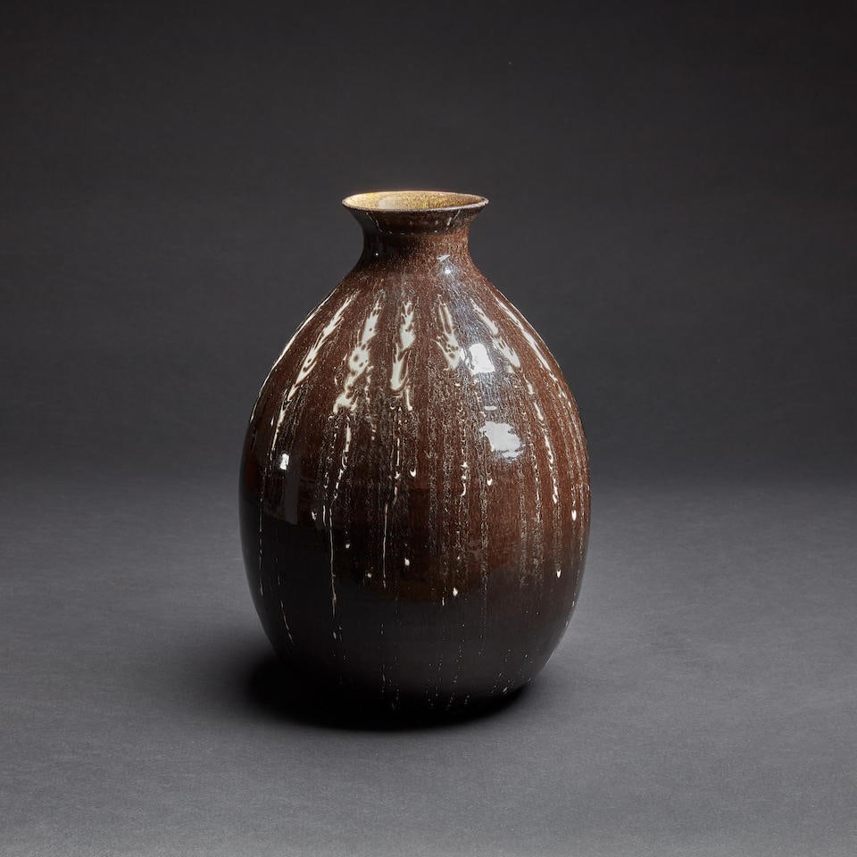 Jean Besnard (1889-1958) Grand vase ovoïdeCréation circa 1927/1928Monogrammé 'JB'...: Jean Besnard (1889-1958) Grand vase ovoïde Création circa 1927/1928 Monogrammé 'JB', en céramique émaillée H: 36cm.(14 3/16in.) x L: 22cm (8 11/16in.). A monogrammed larg