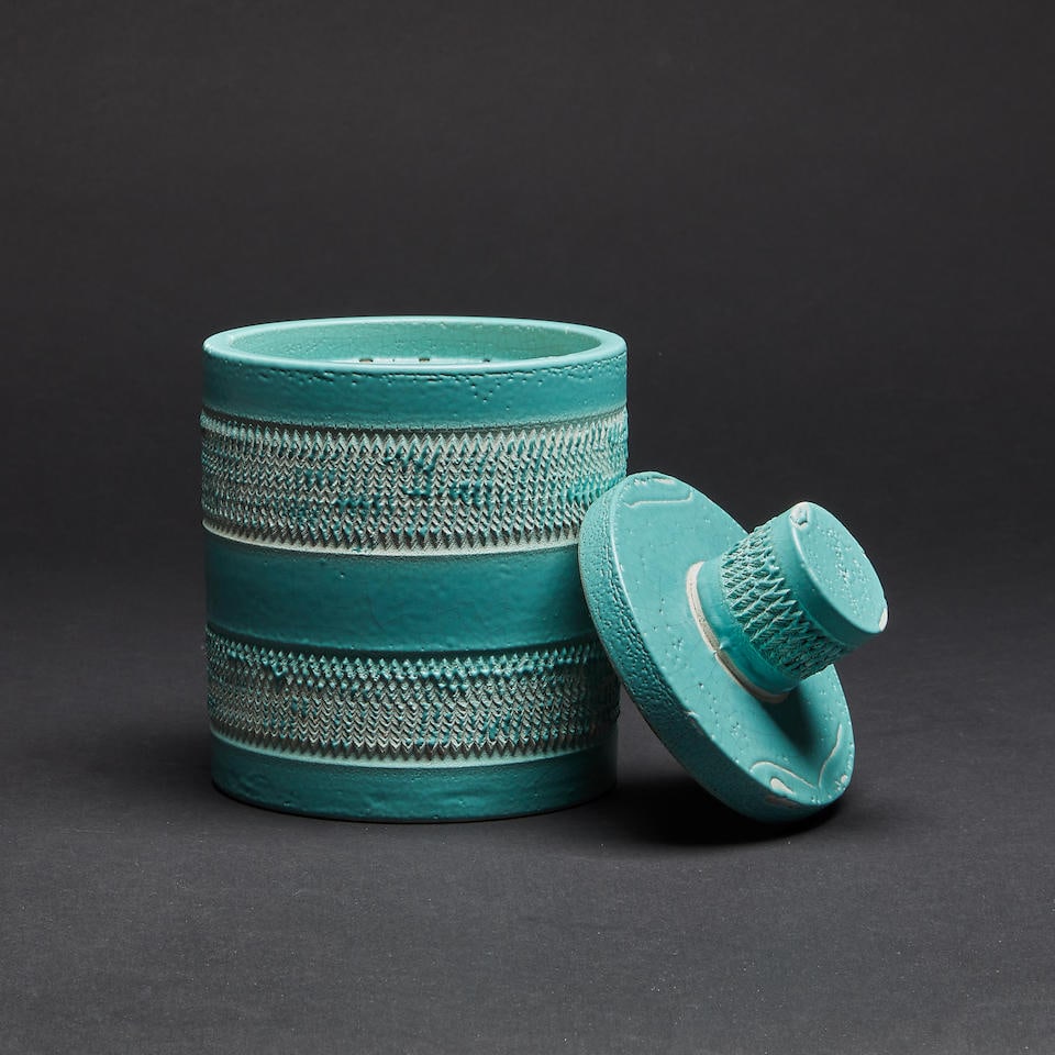 Jean Besnard (1889-1958) Pot à tabacCréation circa 1935/1936Signé 'Jean Besnard',...: Jean Besnard (1889-1958) Pot à tabac Création circa 1935/1936 Signé 'Jean Besnard', en céramique émaillée, décor à la molette H: 21cm.(8 1/4in.) x L: 14cm (5 1/