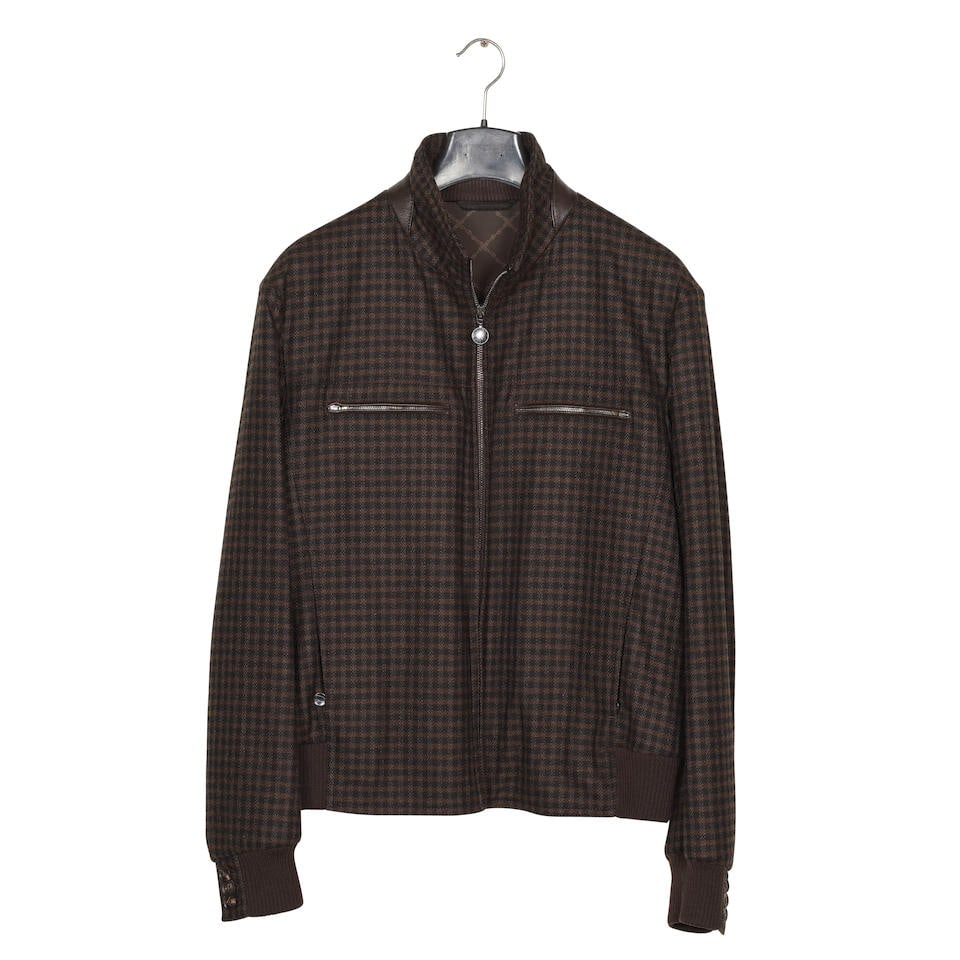 BRIONI. Blouson zippé.: BRIONI. Blouson zippé. En lainage pied de poule marron, noir, fermeture zippée. Taille: M. Condition d'état: A -. Footnotes: BRIONI. Zipped jacket. In brown and black houndstooth wool,