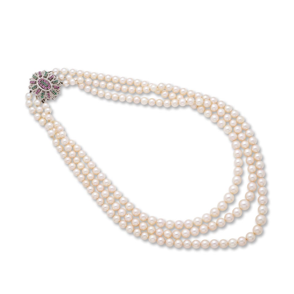 CULTURED PEARL, RUBY AND EMERALD NECKLACE COLLIER PERLES DE CULTURE, EMERAUDES ET RUBIS: CULTURED PEARL, RUBY AND EMERALD NECKLACE COLLIER PERLES DE CULTURE, EMERAUDES ET RUBIS • French import marks for 18 carat white gold (750°/00) • 3 rows of numerous graduating culture