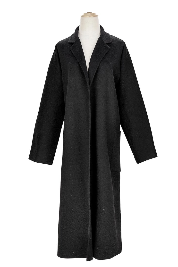 [NO RESERVE] MAX MARA: BLACK CASHMERE LAPEL COLLAR LONG COAT WITH 2 POCKETS (Includes original d...: [NO RESERVE] MAX MARA: BLACK CASHMERE LAPEL COLLAR LONG COAT WITH 2 POCKETS Size 42 Includes original dust bag Footnotes: MAX MARA: 黑色茄士咩翻領 2 個&